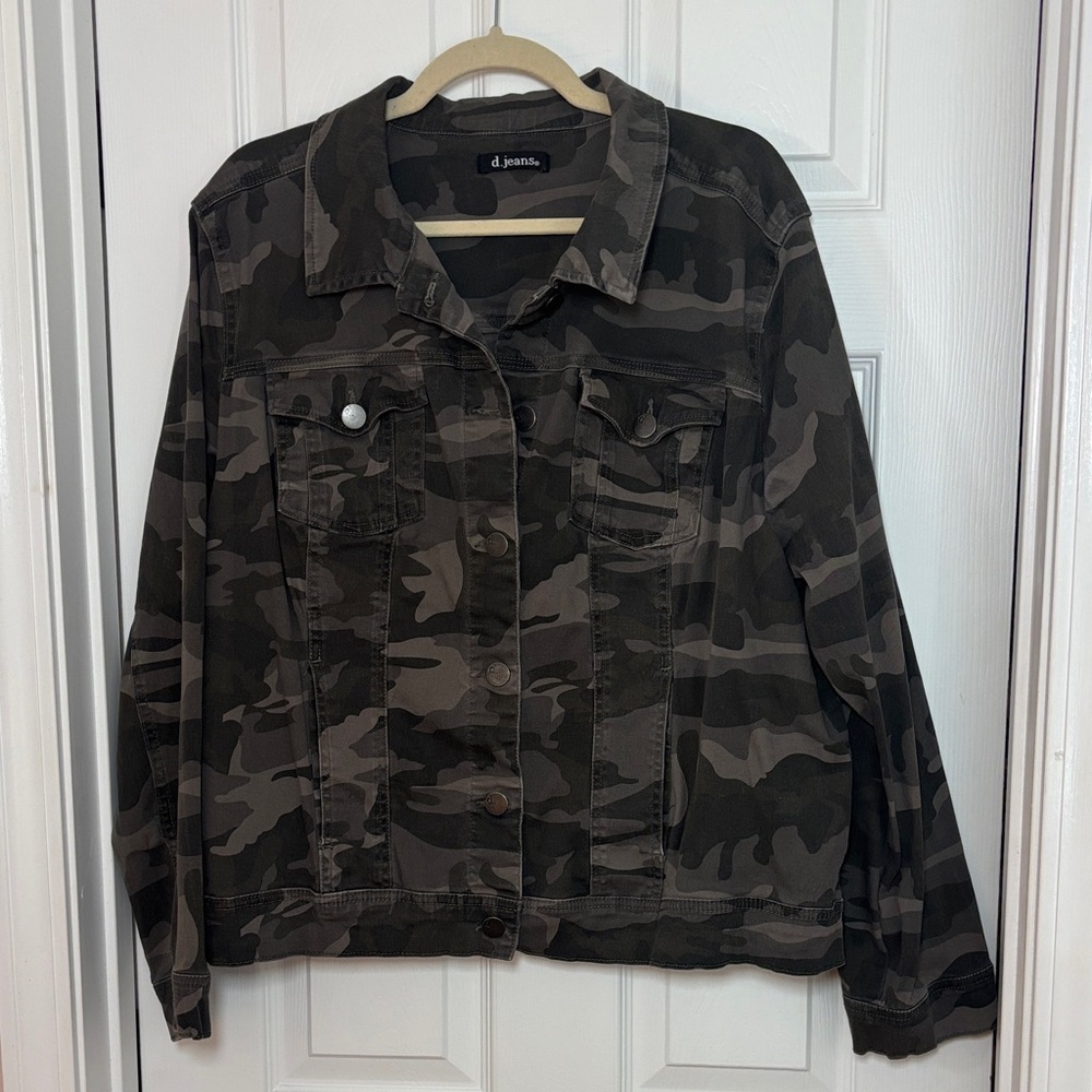d. jeans Women's Plus Size Camouflage Jean Jacket- Size 2X